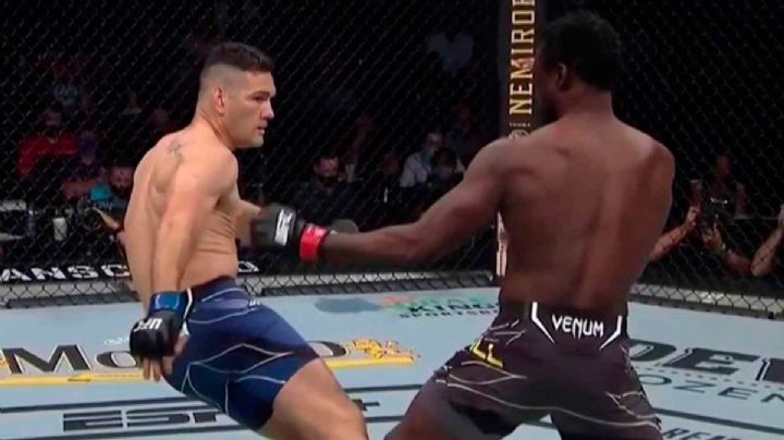 VIDEO: Chris Weidman sufre escalofriante lesión en UFC 261
