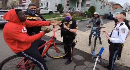 VIDEO: Policía arresta a joven de color por no traer licencia para manejar... ¡bicicleta!