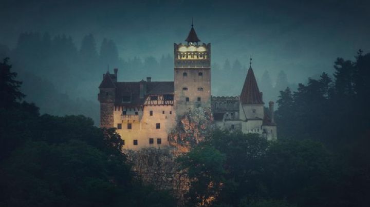 FOTOS: Castillo de Drácula se convierte en centro de vacunación contra coronavirus