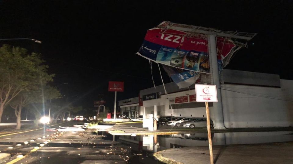 Apenas anoche se registró una tormenta en la ciudad que dejó a su paso un caos.