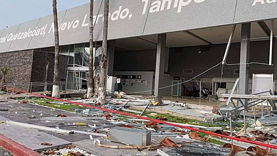 El aeropuerto INternacional Quetzacóatl quedo destruido