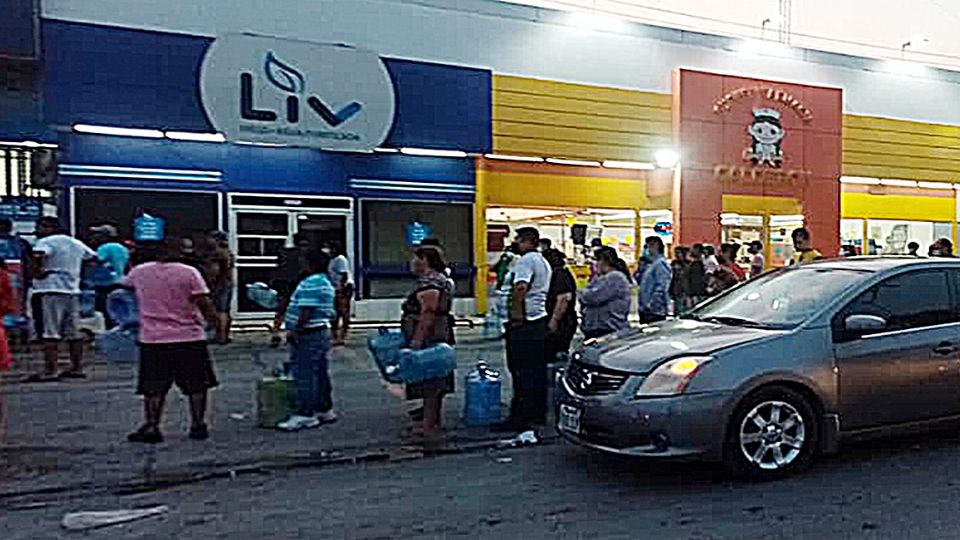 Se registraron en comercios filas de clientes para adquiri productos básico