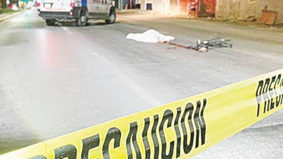 El cuerpo del ciclista quedó a un lado de la bicicleta