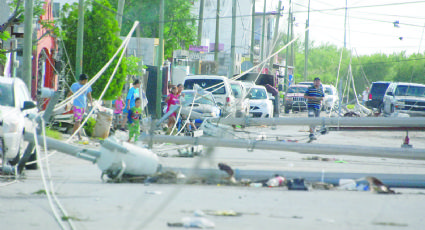 Tras tormenta en Nuevo Laredo, siguen familias entre el caos