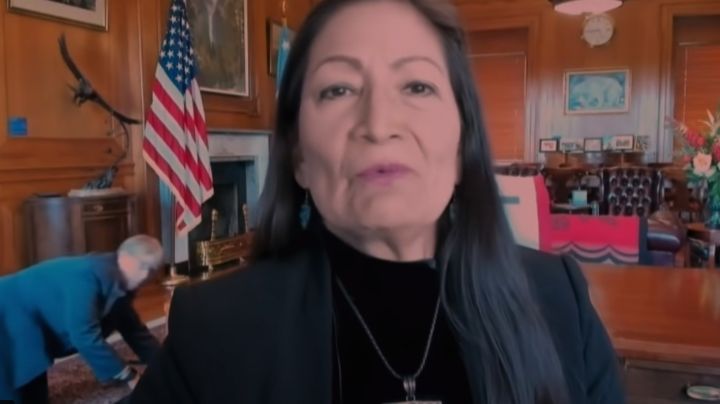 VIDEO VIRAL: Fotógrafo interrumpe videollamada de funcionaria de EE.UU. de la forma más graciosa