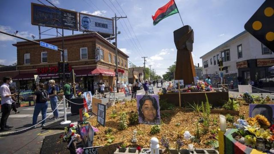 El lugar fue convertido en un enorme memorial de las personas asesinadas por la brutalidad policiaca, hoy se reporta un nuevo tiroteo.