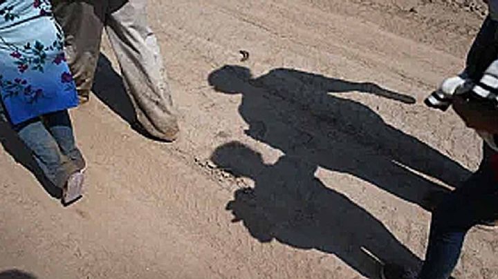 Abandona madre a su hijo en la frontera: ¡No te vayas! le gritaba el niño