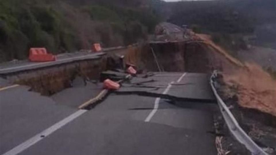 La Autopista Siglo XXI colapsó esta mañana.