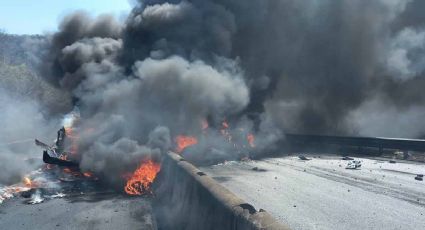 Tráiler CHOCA contra muro de contención y provoca INCENDIO en autopista