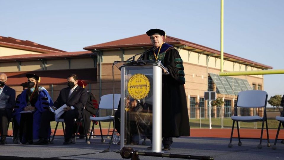 Laredo College celebra a cientos de graduados