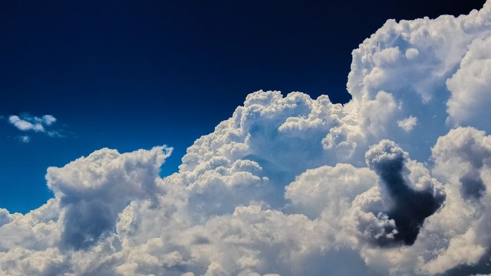 La Fuerza Aérea Mexicana 'bombarderá' las nubes para combatir la sequía en México