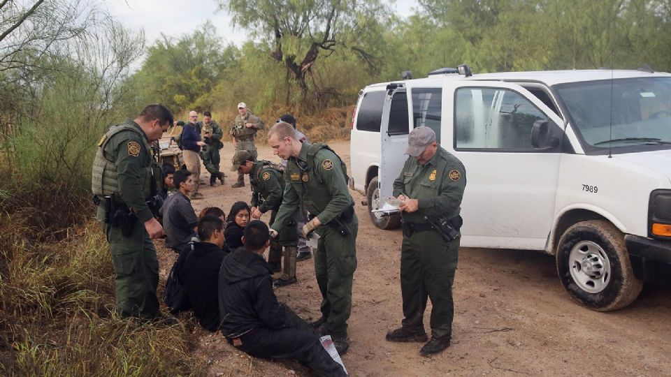 'En Texas, aquellos que crucen la frontera no serán recibidos con una alfombra roja...' Greg Abbott