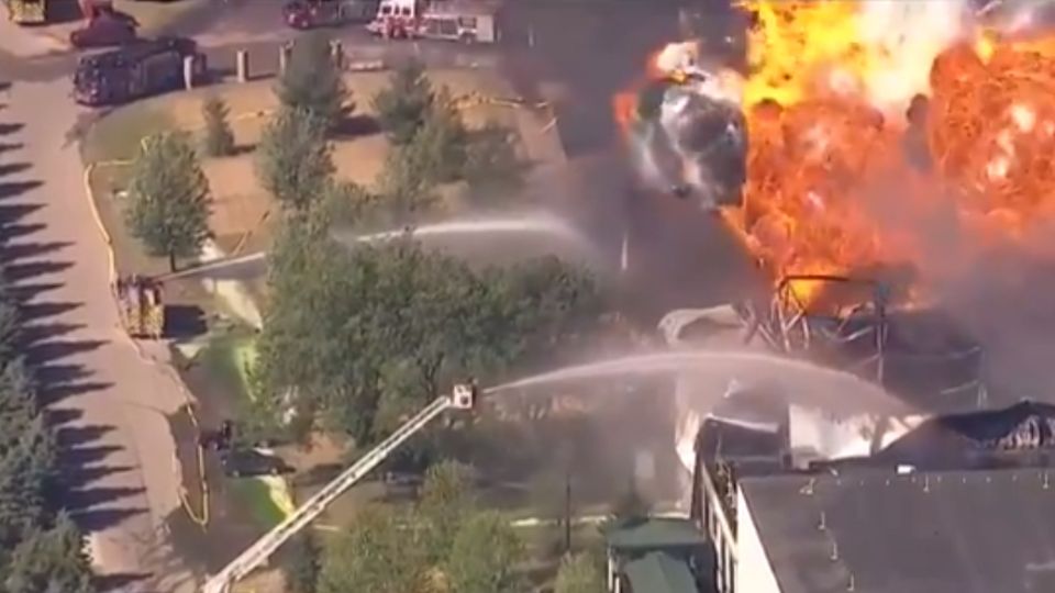 La zona del incendio fue evacuada a 1.6 kilómetros a la redonda.