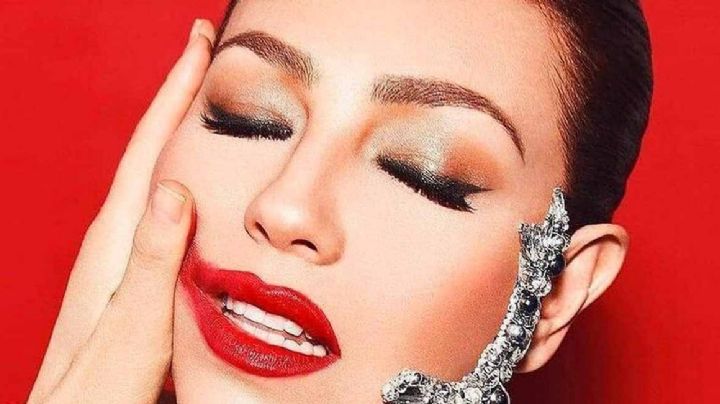 Comparan vestido de diseñador de Thalía con bolsas de basura