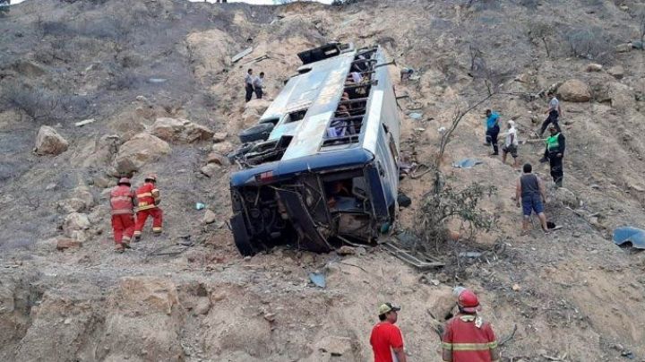 Accidente de autobús deja 27 muertos en Perú, cayó a un precipicio: FOTOS