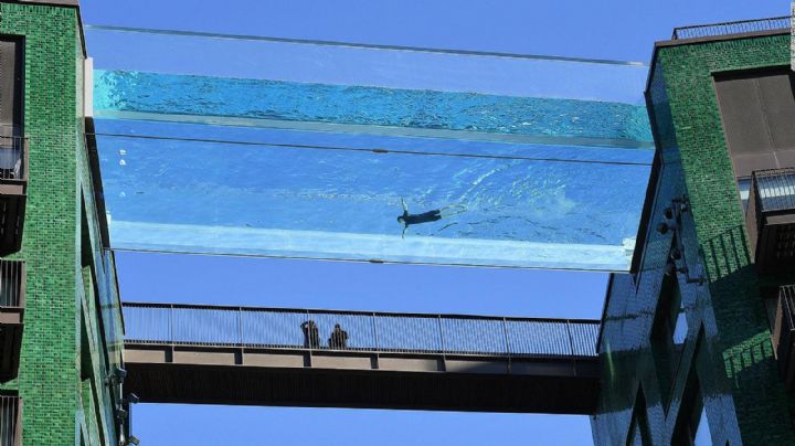 FOTOS: Inauguran la primera piscina flotante a 35 metros de altura, es la Sky Pool