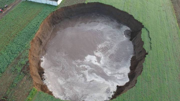 ¡NO DEJA DE CRECER! Increíble socavón de Puebla ya mide 100 metros de diámetro