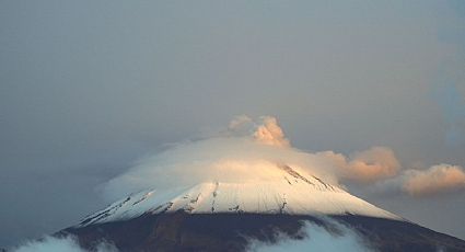 FOTOS: Impresionantes imágenes del Popocatépetl; amanece con un cono de nieve