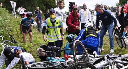 VIDEO: Espectadora provoca terrible accidente en Tour de Francia; enfrenta 1 año de cárcel