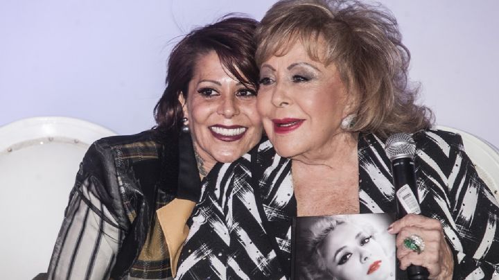 FOTO: Silvia Pinal muestra foto del beso en la boca con Alejandra Guzmán; revive polémica