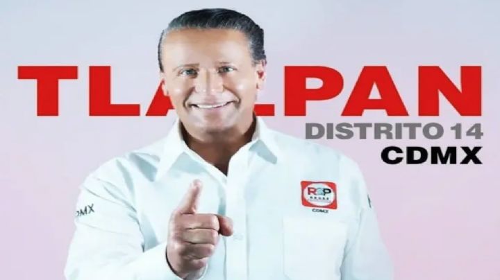 Alfredo Adame recibe un voto en la casilla donde sufragó