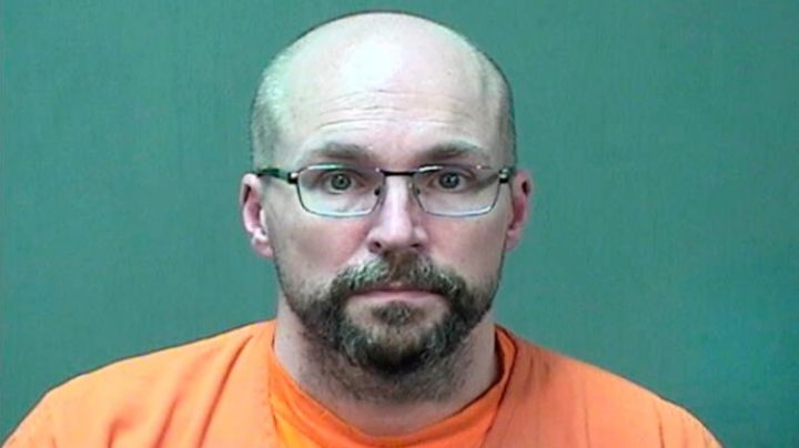 Condenan a 3 años de prisión a farmaceútico por sabotear cientos de dosis de la vacuna Moderna