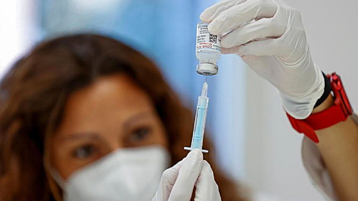 ¿Funcionaría la tercera dosis de la vacuna covid para acabar con la pandemia?