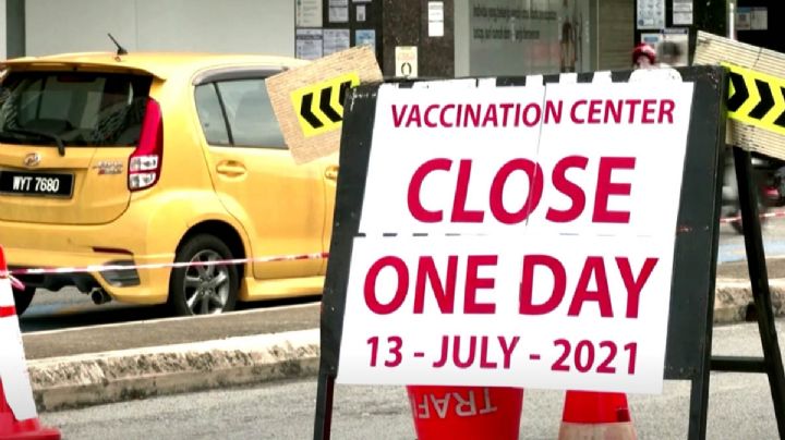 Cierran centro de vacunación tras contagio de más de 200 trabajadores en Malasia