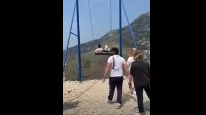 VIDEO: Dos mujeres sufren caída de columpio suspendido a mil 500 metros de altura
