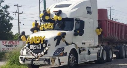 Tamaulipas: Llega en tráiler a la caravana de graduación (FOTOS)