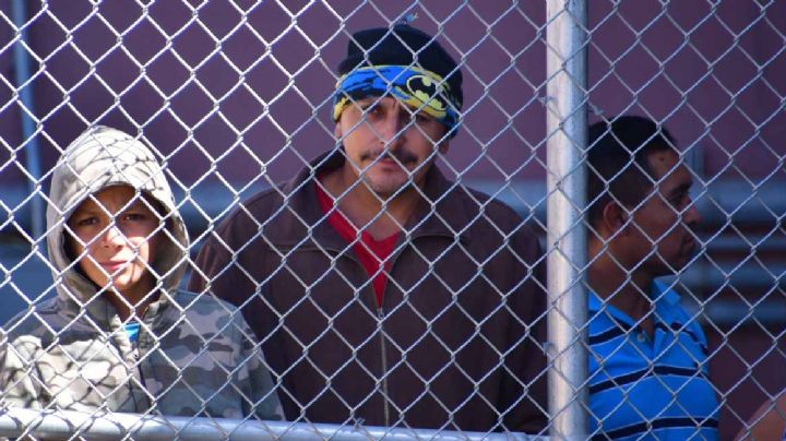 Solicitan autoridades de Laredo, Texas reubicación de migrantes fuera de la ciudad