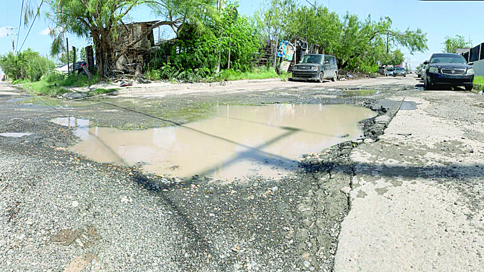 En toda la ciudad, los baches aparecen con mayor frecuencia.