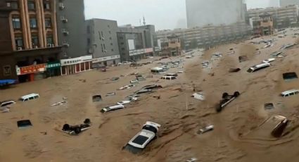 VIDEOS: Inundaciones en China deja usuarios del metro atrapados con el agua hasta el cuello