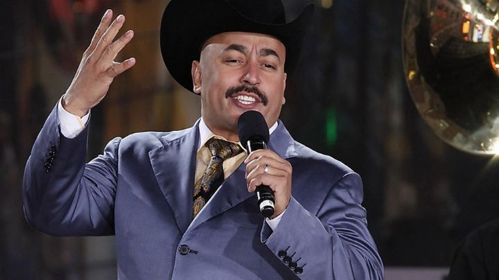 ¡Se pasaron de sana distancia! Lupillo Rivera dio concierto vacío, ¿y los fans?