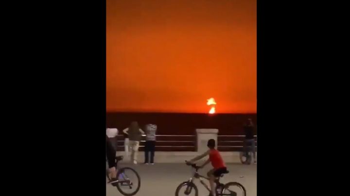 IMPRESIONANTE: Sorprende volcán en erupción en el mar cerca de plataformas petroleras