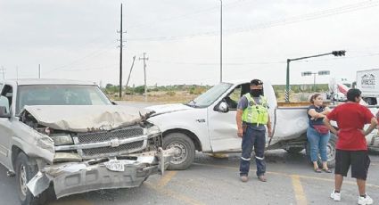 Accidente en Carretera a Piedras Negras deja tres heridos; dos son menores