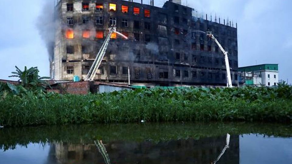 La fábrica se ubica a casi 25 kilómetros al este de la capital.