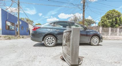 Alertan de baches en Nuevo Laredo hasta con una tele