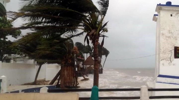 Huracán Grace toca tierra en Quintana Roo