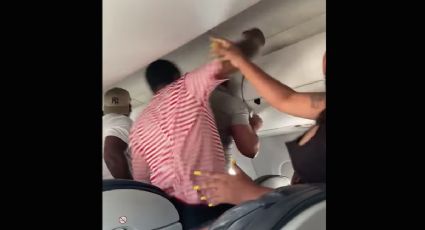 Aeropuerto de Austin: Por asiento reclinado se agarran a golpes en avión (VIDEO)