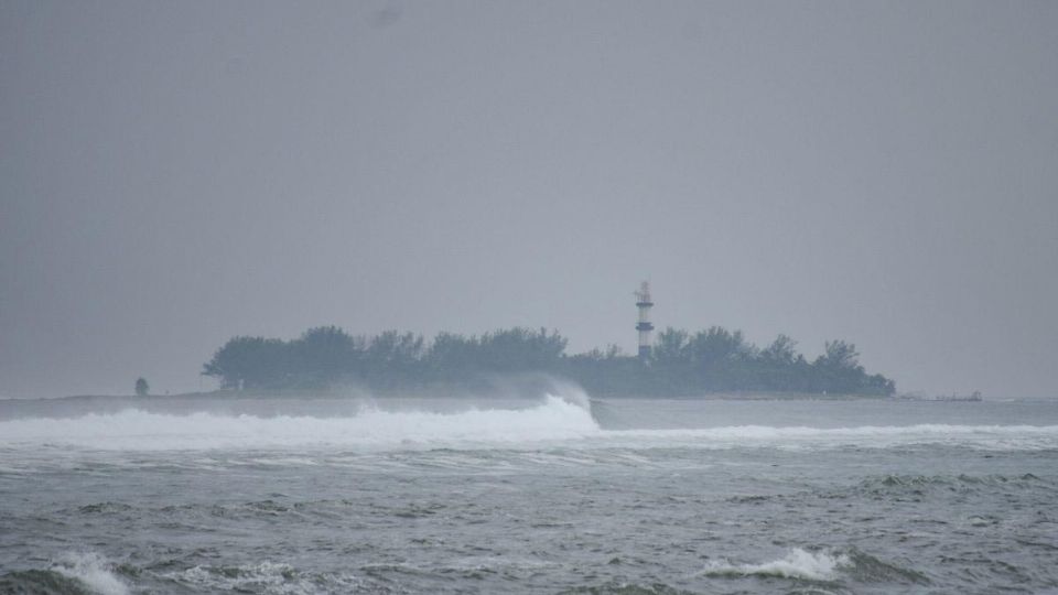 La Conagua informó que la tormenta tropical mantiene un desplazamiento hacia el oeste.