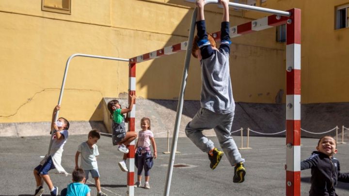 ¡NIÑO EMPRENDEDOR! Vende amigos imaginarios a 20 pesos cada uno en su escuela
