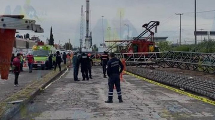 ¡Tragedia! Cae enorme grúa y mata a 5 trabajadores en Ecatepec