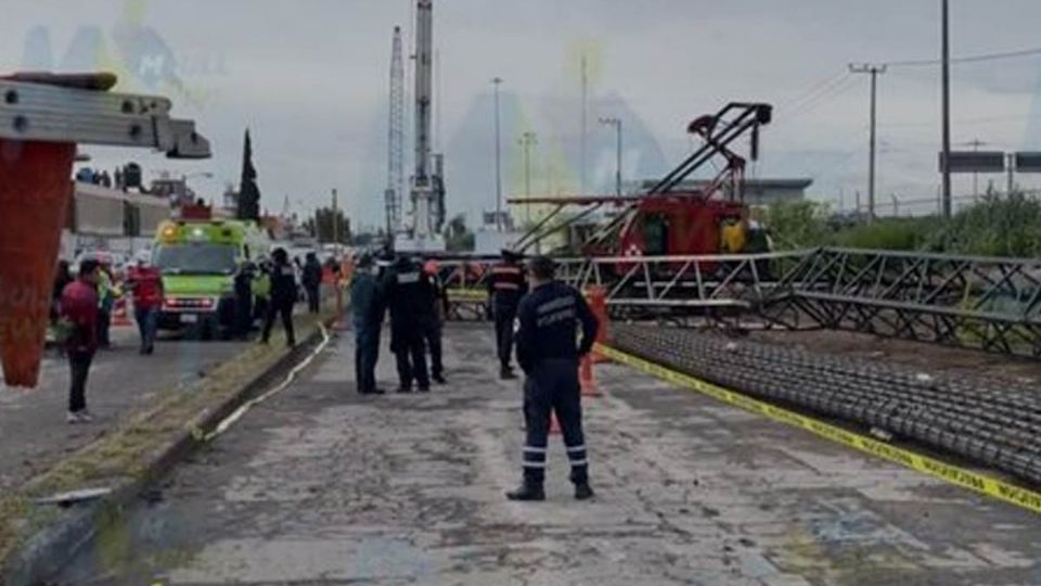 La pluma de la grúa habría caído con su pesada carga sobre cinco trabajadores