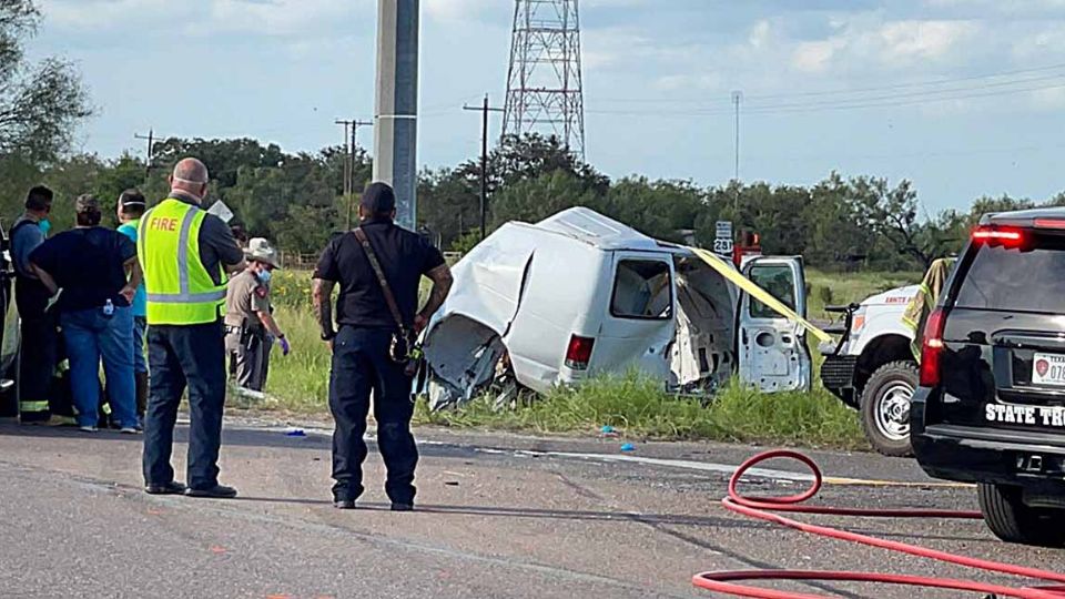 Por lo menos 10 personas murieron en el choque de la camioneta