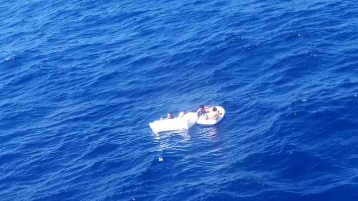 Rescatan del mar a dos niños que se aferraban al cadáver de su madre