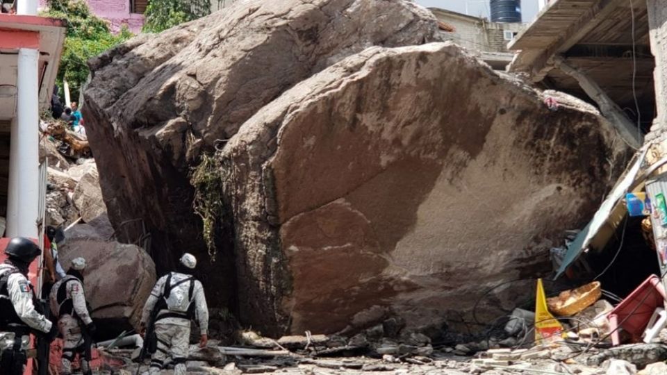 Enormes piedras destruyeron casas en el deslave del cerro