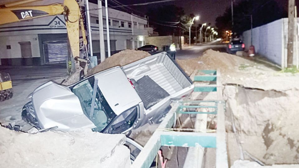 La falta de señalización de las obras eternas representa un riesgo
para los automovilistas.