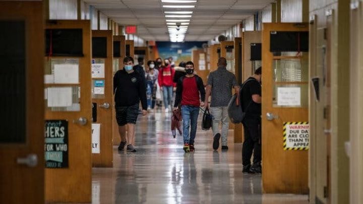 Pese a la variante delta, Nueva York reanuda clases presenciales