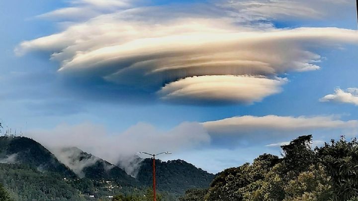ESPECTACULARES FOTOS: Se forma rara nube lenticular en el cielo de Chiapas